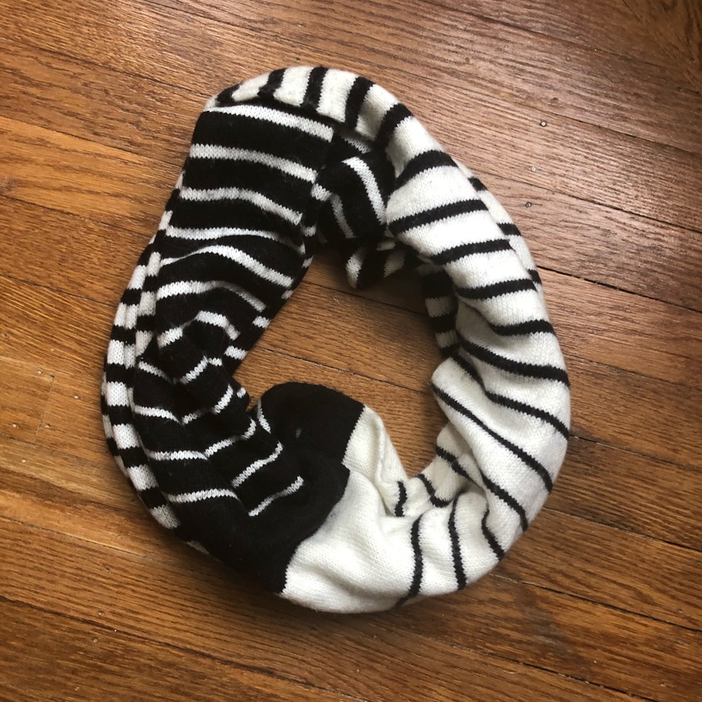 Black and white infinity scarf